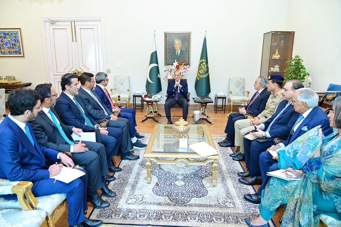 الامارات | عبدالله بن زايد يبحث ورئيس وزراء باكستان تعزيز مسارات التعاون الثنائي