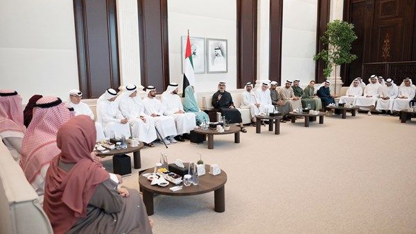 خالد بن محمد بن زايد يستقبل وفداً من مجلس الشركات العائلية الخليجية