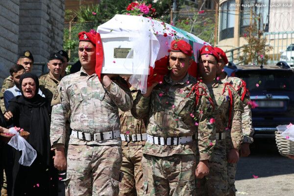 قائد الجيش خلال تشييع الشهداء العسكريين: من المؤكّد أنَّ مفهوم الاستشهاد في سبيل الوطن ظلَّ حاضرًا في وجدانهم