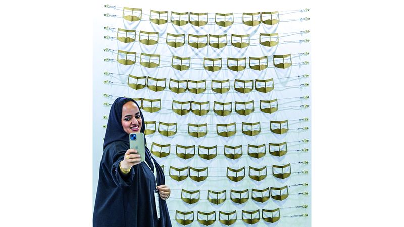 الامارات | برقع الجدات بين «فنون العالم دبي»