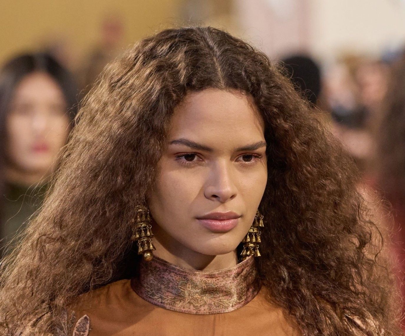 كيف تحصلين على بشرة برونزية مثالية هذا الصيف؟ أسرار التسمير الصحي والجذاب