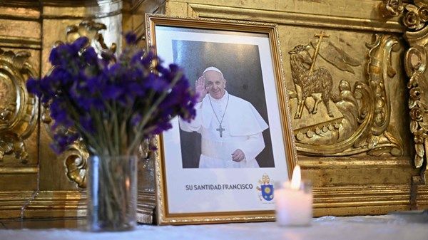 طبيب الفاتيكان يكشف أسباب وفاة البابا فرنسيس