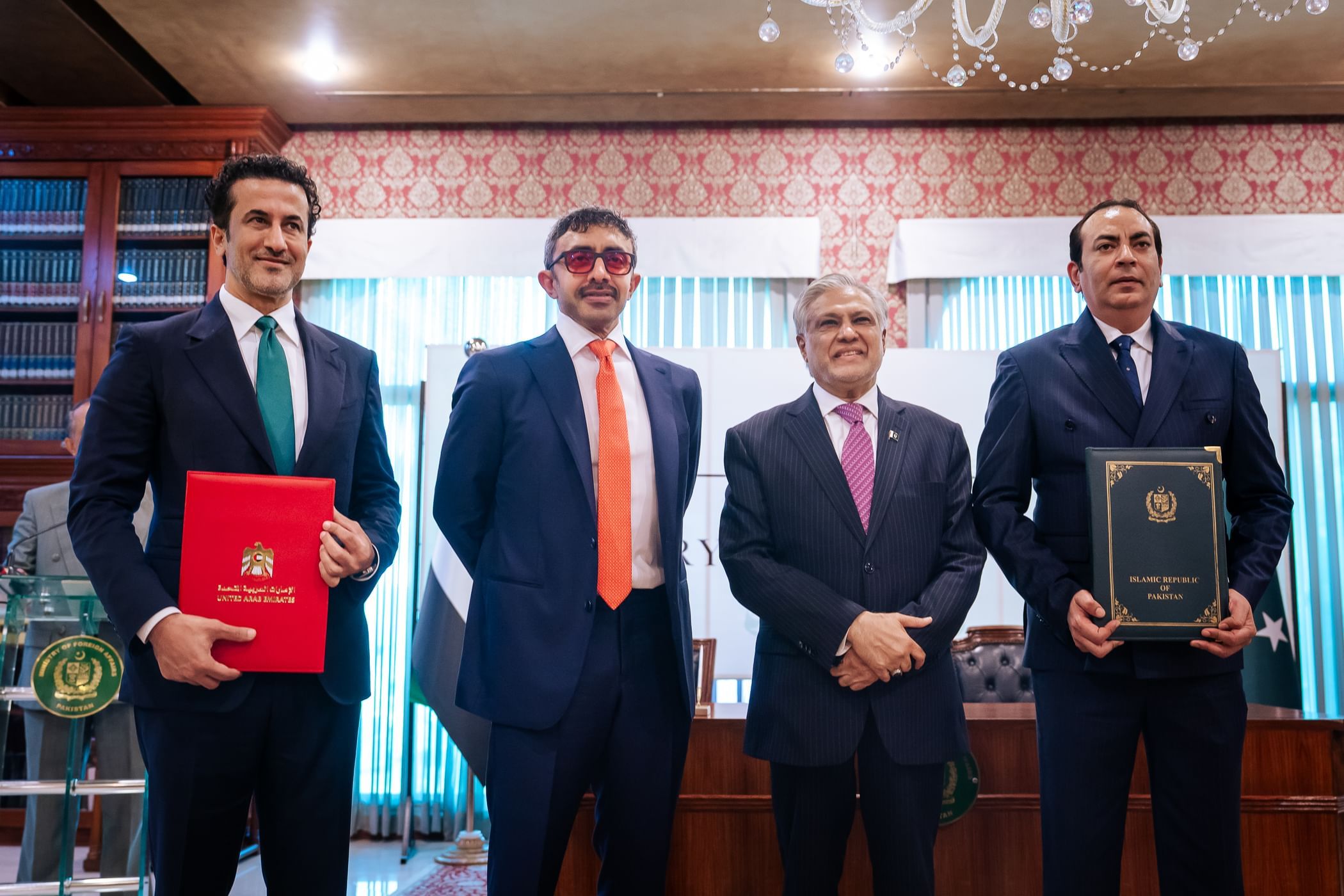 الامارات | عبدالله بن زايد يبحث ونائب رئيس الوزراء وزير الخارجية الباكستاني تعزيز العلاقات