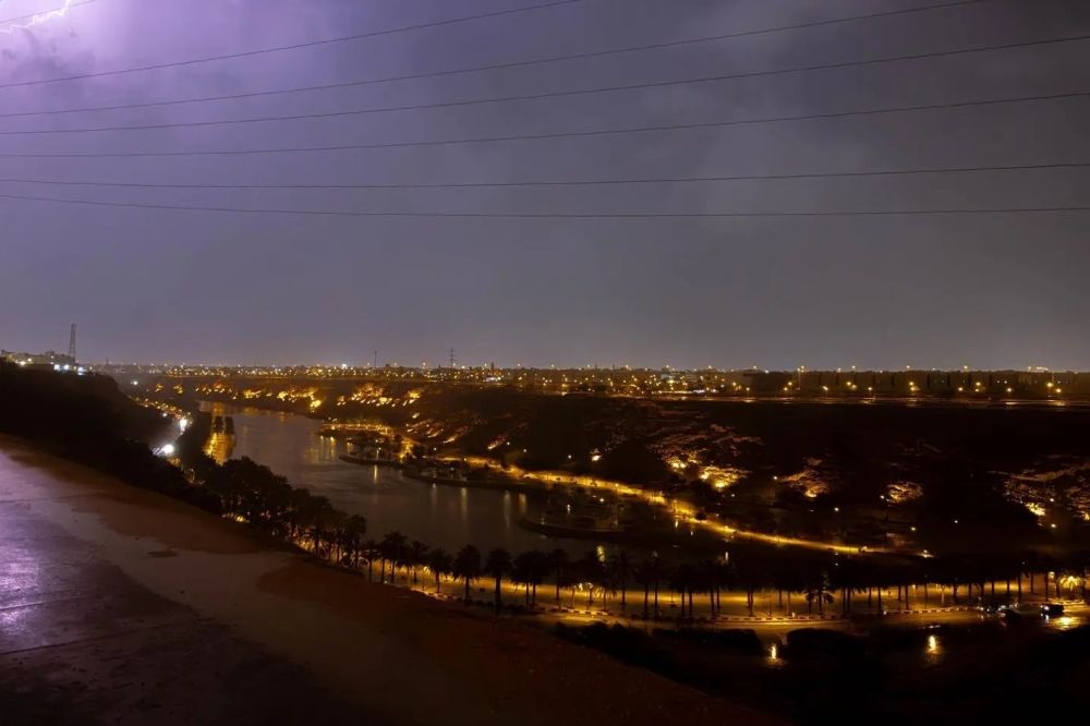 أمطار غزيرة على أجزاء من 4 مناطق حتى ساعات الصباح الأولى