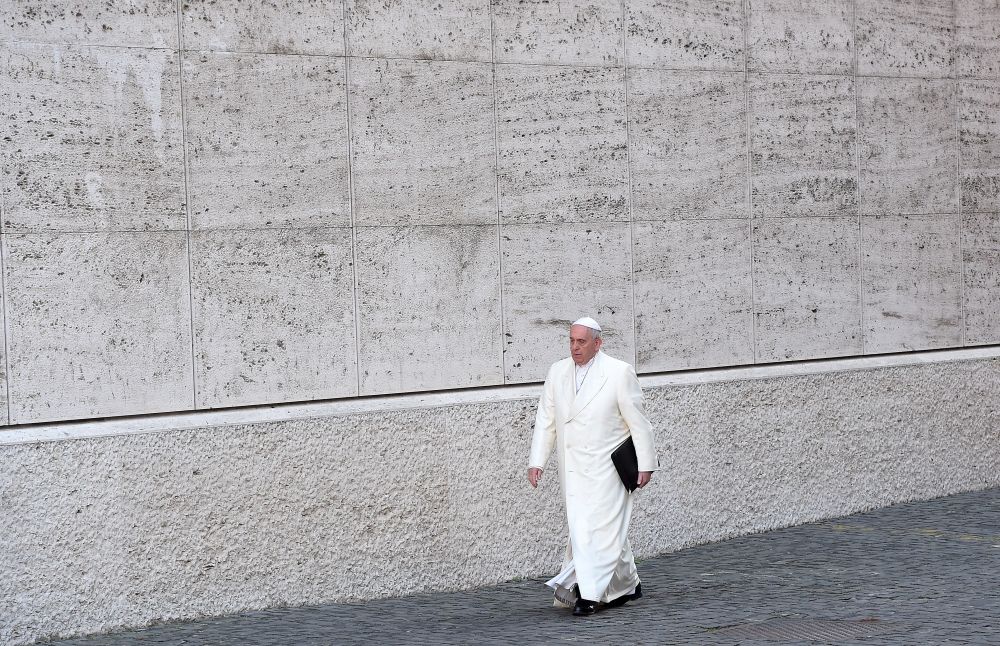 انتظار "الدخان الأبيض".. كيف يجري اختيار بابا الفاتيكان؟