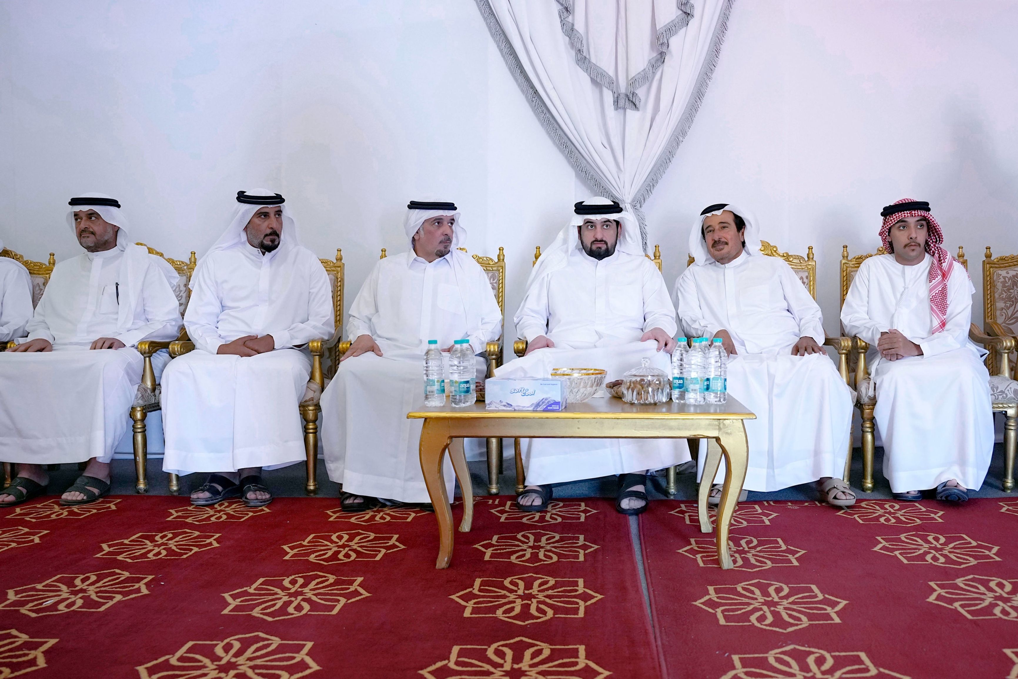 الامارات | أحمد بن محمد يعزي في وفاة محمد عبدالله علي بالعبيده السويدي