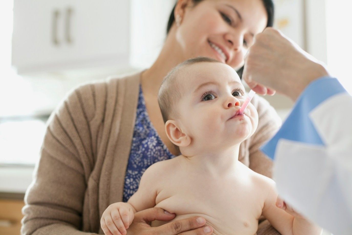 احتقان الحلق عند الرضع: ما بين الأسباب والأعراض وطرق الوقاية والعلاج