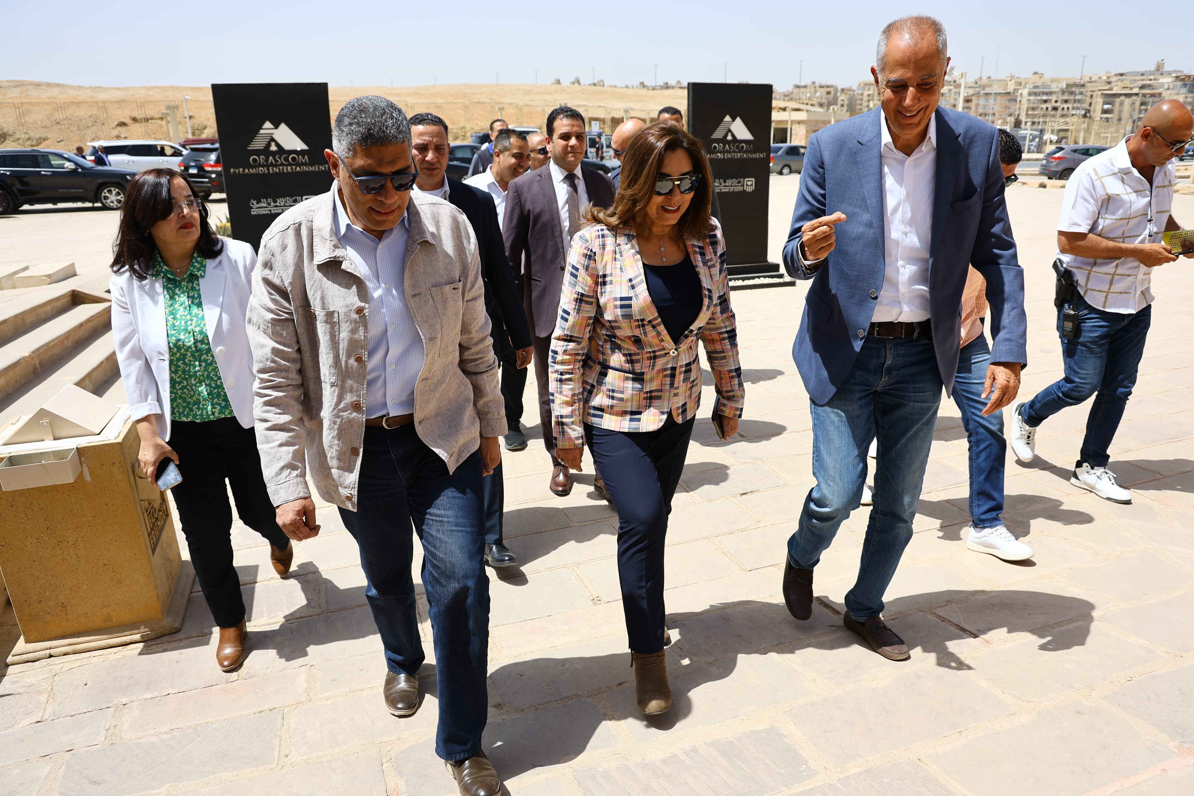 مستشارا الرئيس السيسي ووزيرة التنمية المحلية يتابعون تطوير منطقة الأهرامات