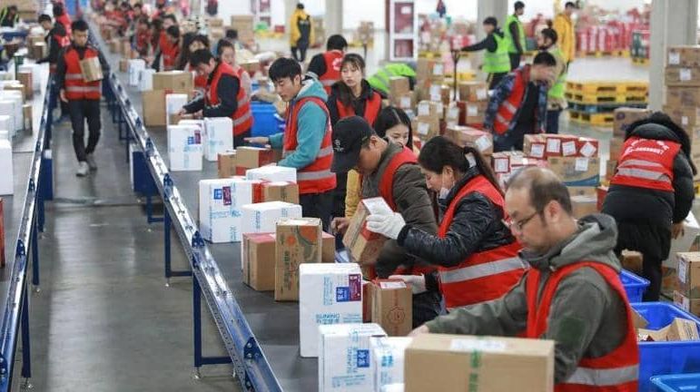 مبيعات التجزئة عبر الإنترنت بالصين تصل إلى قرابة 500 مليار دولار في الربع الأول
