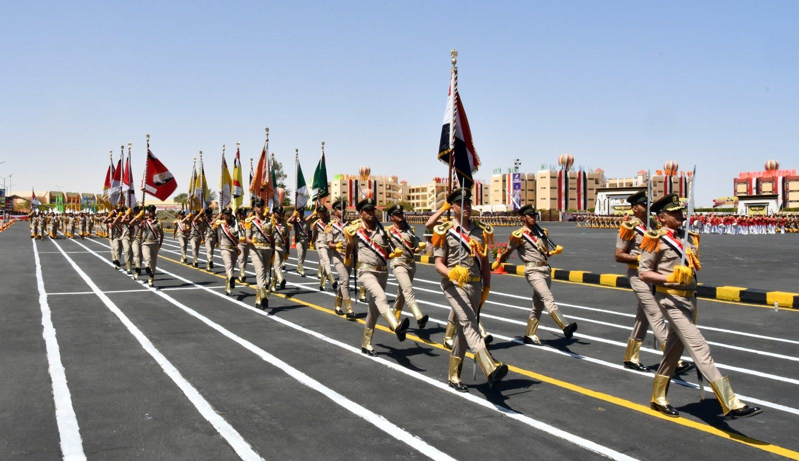 القوات المسلحة تحتفل بتخريج الدفعة (167) من كلية الضباط الاحتياط