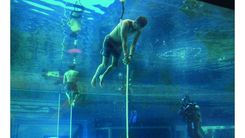 الامارات | أبطال الإمارات الواعدين يسيطرون على بطولة فزاع للغوص الحر