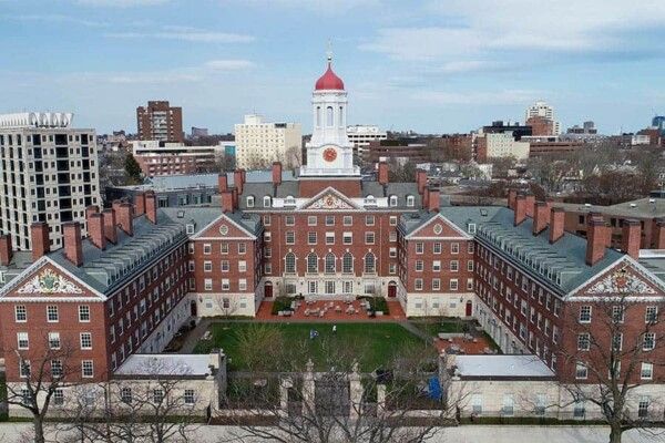 "رويترز": جامعة هارفارد تقاضي إدارة ⁧‫ترامب‬⁩ بسبب قطع تمويلها