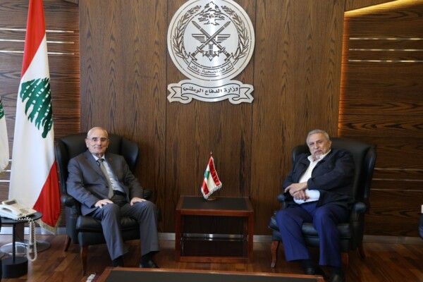 وزير الدفاع منسى من المدير العام لمصرف الإسكان على مشاريع المصرف الهادفة إلى تأمين القروض للبنانيين