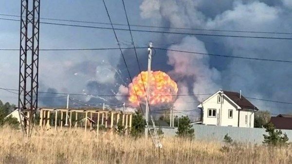 انفجارات وحريق في مستودع ذخيرة كبير في روسيا