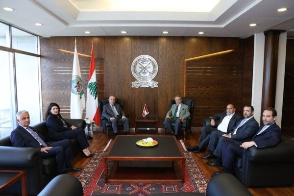 وزير الدفاع منسى من المدير العام لمصرف الإسكان على مشاريع المصرف الهادفة إلى تأمين القروض للبنانيين