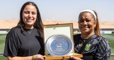 أسطورة كرة القدم النسائية فى أفريقيا ديسيريه إلينز تزور نادى مسار