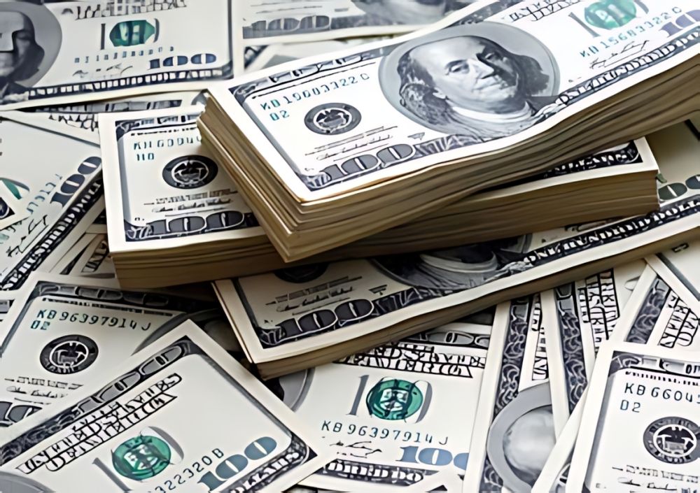 رسوم ترامب تهبط بسعر الدولار إلى مستويات متدنية غير مسبوقة