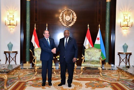 الرئيس السيسي ونظيره الجيبوتى يؤكدان رفضهما تهديد أمن الملاحة بالبحر الأحمر