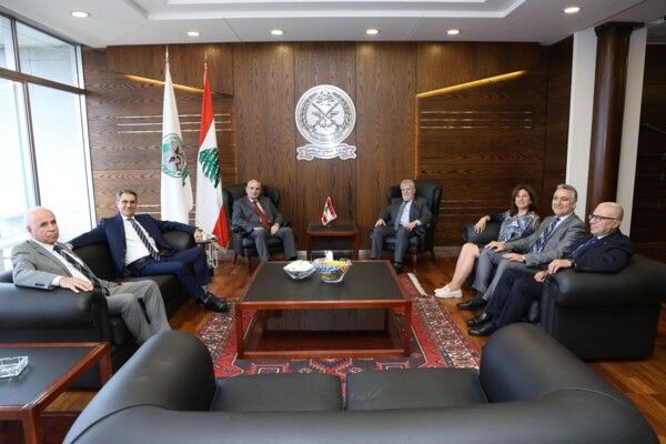 وزير الدفاع أمام وفد من الضباط المتقاعدين: توحيد الصفوف ضروري من أجل تحقيق المطالب بظل التحديات