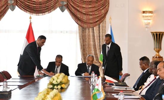 الرئيس السيسي ونظيره الجيبوتى يؤكدان رفضهما تهديد أمن الملاحة بالبحر الأحمر