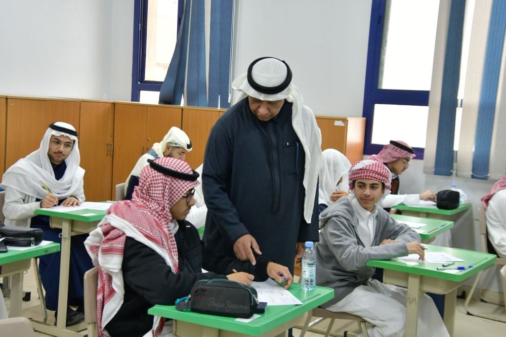 حسم 15 درجة والنقل و"الانتساب".. عقوبات الطلاب المعتدين على المعلمين