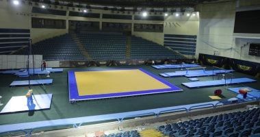 استعدادات مجمع الصالات باستاد القاهرة قبل انطلاق كأس العالم للجمباز الفني.. صور