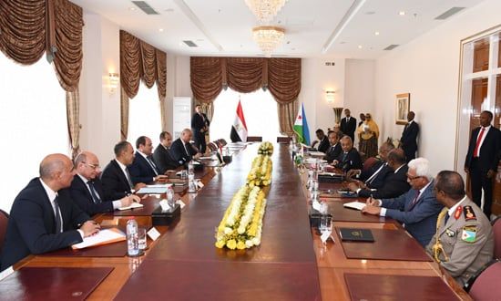 الرئيس السيسي ونظيره الجيبوتى يؤكدان رفضهما تهديد أمن الملاحة بالبحر الأحمر