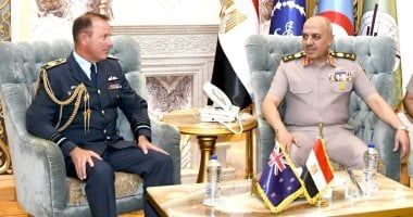 الفريق أحمد خليفة رئيس أركان حرب القوات المسلحة يلتقى قائد قوة دفاع نيوزيلندا