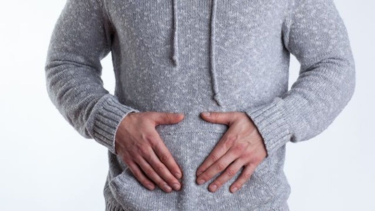 الامارات | شرب كوب من الماء على الريق أولها.. 8 وصفات تنشط حركة الأمعاء وتحارب الإمساك