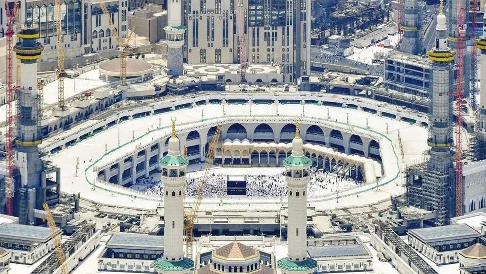 قرار منع دخول المُقيمين إلى مكة يدخل حيز التنفيذ