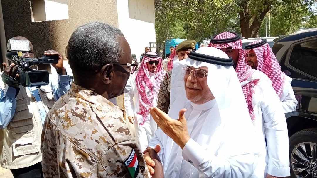 السفير السعودي يرفع علم المملكة بالسفارة بالخرطوم ويعلن عن عدد من مشاريع الإعمار بولاية الخرطوم