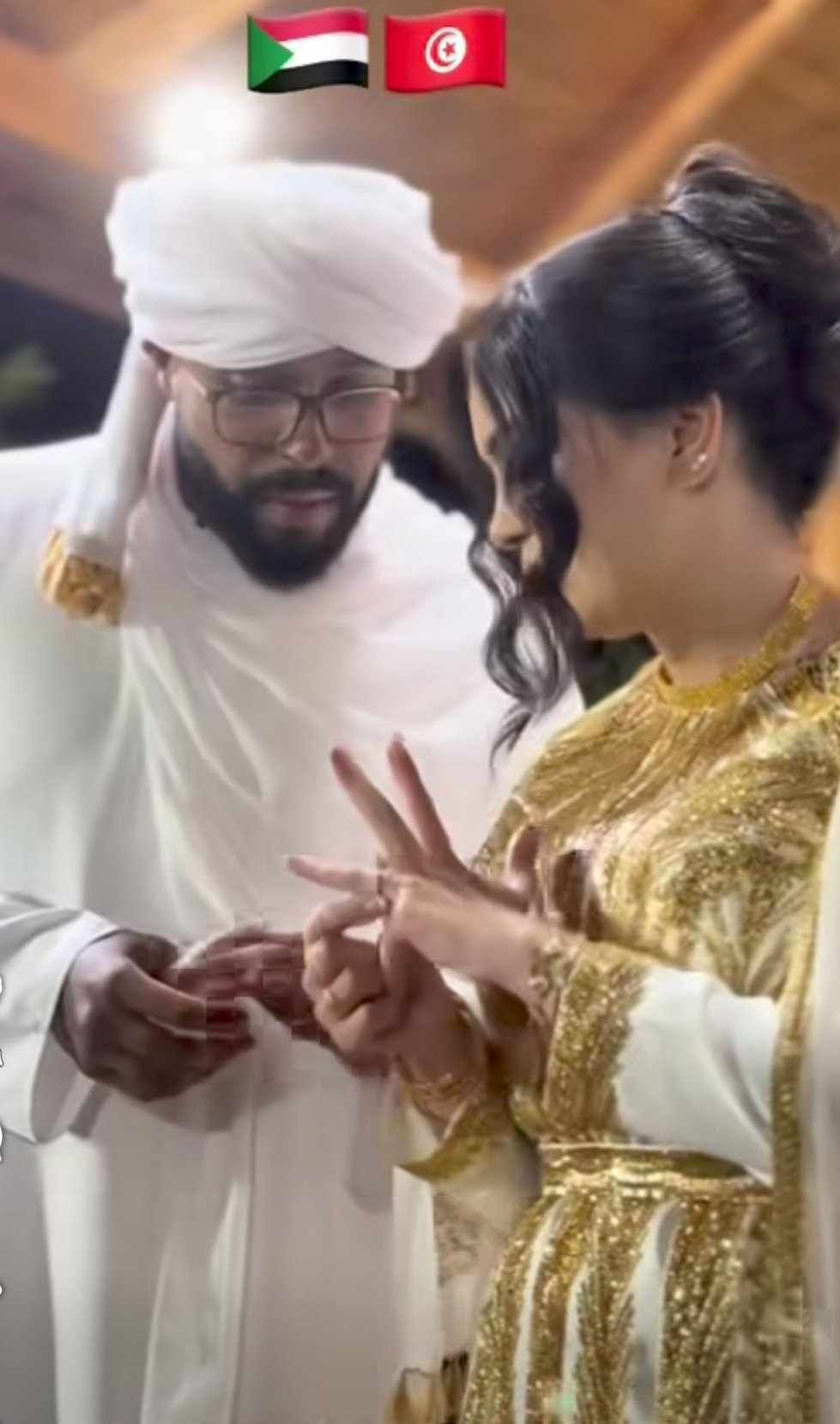 شاهد بالصورة والفيديو.. شاب “سوداني” يتزوج من حسناء “تركية” ويصيب الجنس اللطيف بالحسرة: (الأجانب شفشفوا أولادنا كلهم تاني نحنا البعرسنا منو؟)