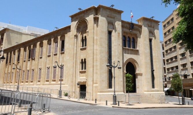 في صحف اليوم: جدل المناصفة والصلاحيات يهدد الجلسة التشريعية والحوار بين عون و"حزب الله" لم ينطلق بعد