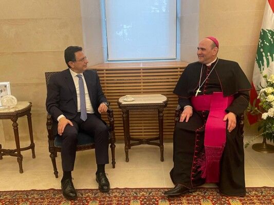فريد الخازن زار السفير البابوي في لبنان: نشدد على عمق العلاقة التاريخية التي تربط لبنان بالفاتيكان