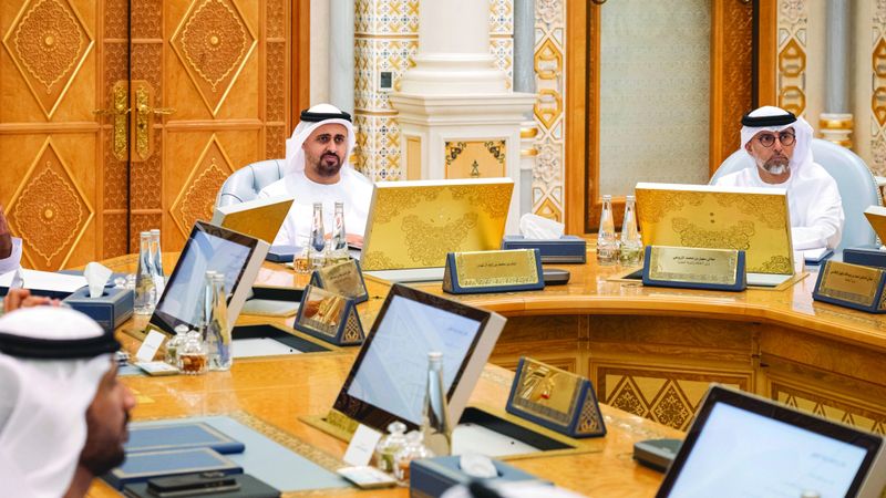 الامارات | ذياب بن محمد يستعرض إنجازات «الإمارات للتنمية المتوازنة» في 2024