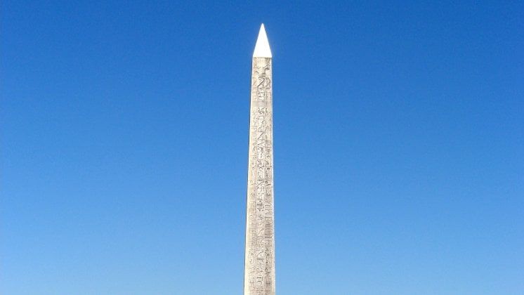 اكتشاف 7 أسرار مخفية على المسلة المصرية الباريسية (فيديو)