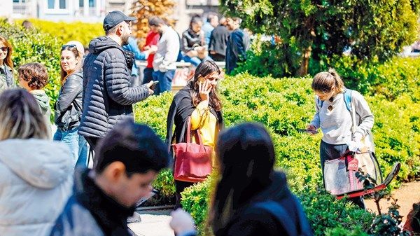 230 مصاباً جراء زلزال في إسطنبول