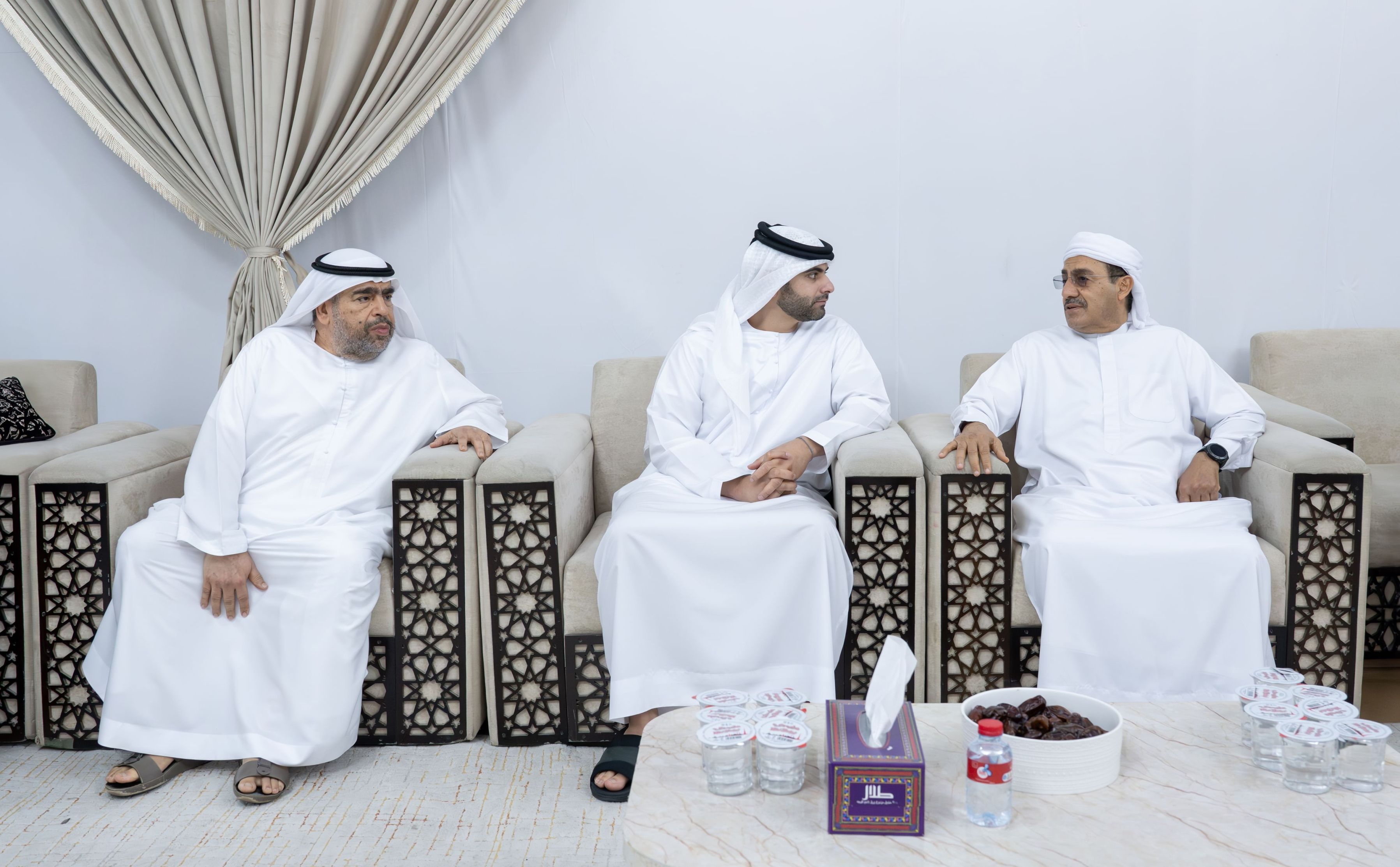 الامارات | منصور بن محمد يعزي في وفاة محمد طيب الخوري