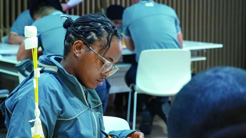 الامارات | ضابطة ناميبية: انضمامي لدبلوم شرطة دبي نقطة تحول حقيقية