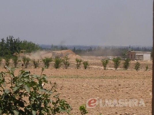 النشرة: اضرار بمنازل بلدة حوش السيد علي جراء استهدافها بالقذائف الصاروخية ومدافع الهاون من قبل عناصر هيئة تحرير الشام