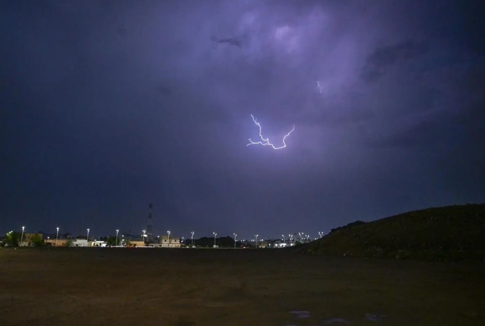 حتى 8 مساء.. أتربة مثارة على أجزاء من منطقة الرياض