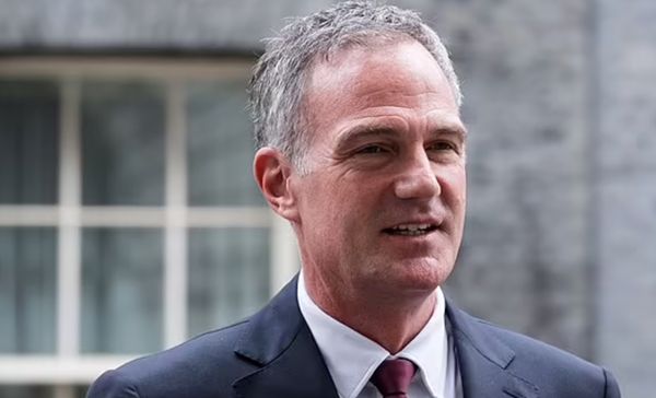 بريطانيا تدرس فرض حظر على استخدام الأطفال لوسائل التواصل الاجتماعي