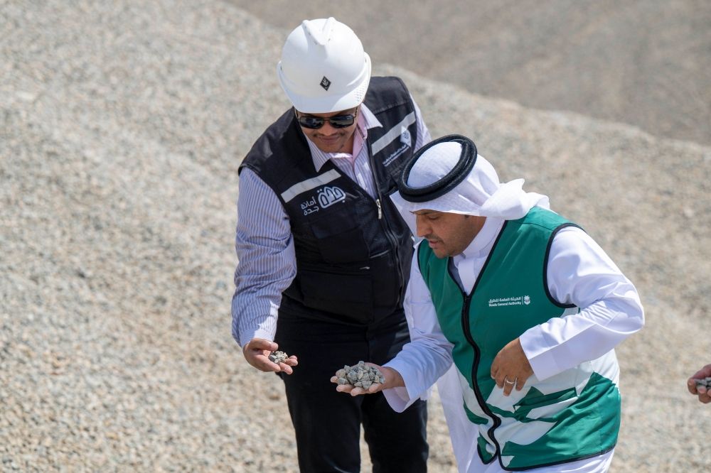 جدة.. التوسع في استخدام نتاج هدم المباني بالخلطات الإسفلتية