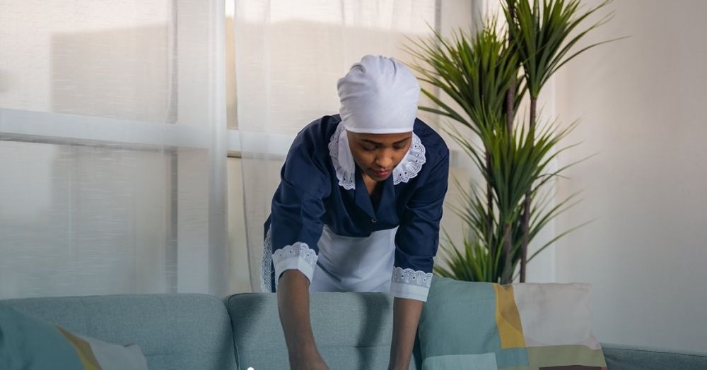 "الموارد البشرية“ تسحب تراخيص 5 مكاتب استقدام وتوقف 10 أخرى مخالفة 