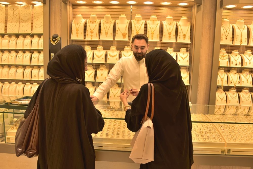 سعر الذهب العالمي يواصل التقلب بين صعود وهبوط بعد وصوله لذروته