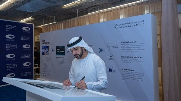 حمدان بن محمد يوجه بتنظيم الدورة القادمة من "أسبوع دبي للذكاء الاصطناعي" في أبريل 2026