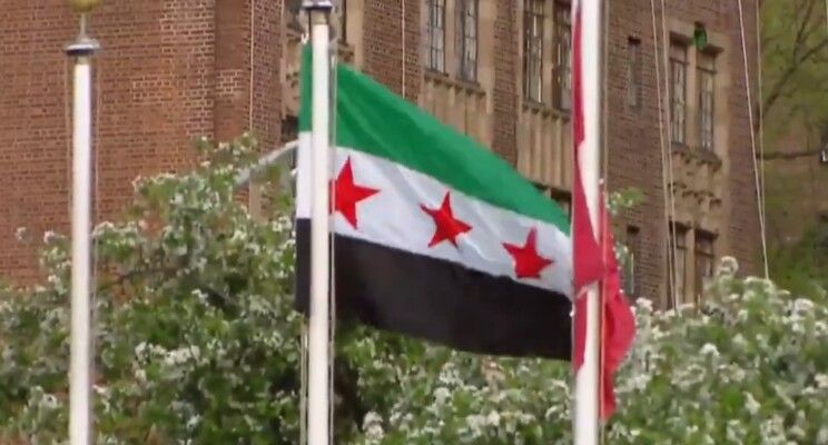 رفع العلم السوري الجديد بمقر الأمم المتحدة في نيويورك بمشاركة الشيباني