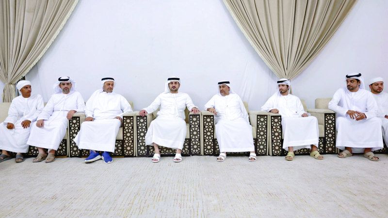 الامارات | مكتوم بن محمد يقدّم واجب العزاء  في وفاة جمعة محمد الفجير المهيري