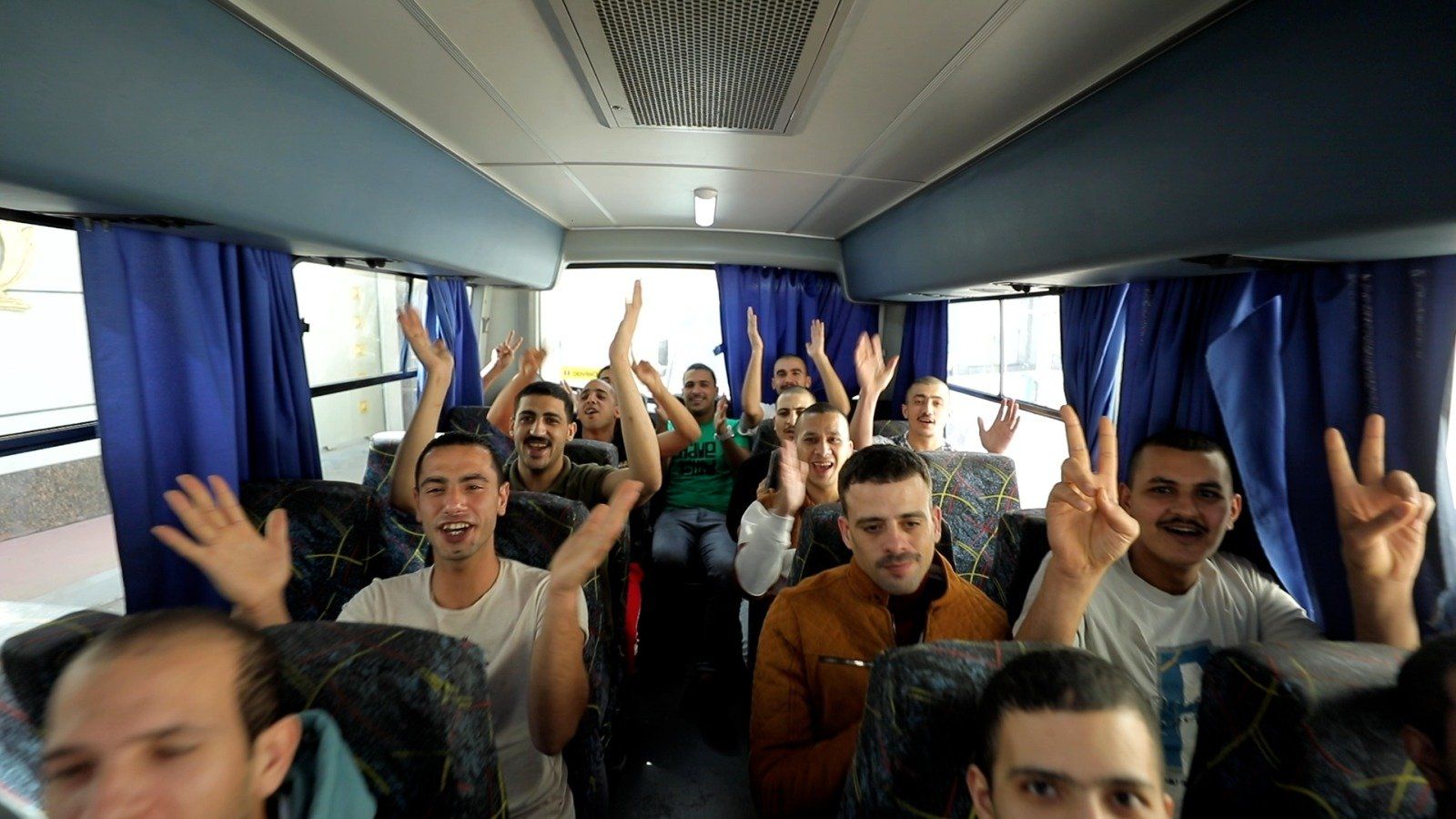 المفرج عنهم بمناسبة عيد تحرير سيناء يشكرون الرئيس السيسي: جمع شملنا (فيديو)