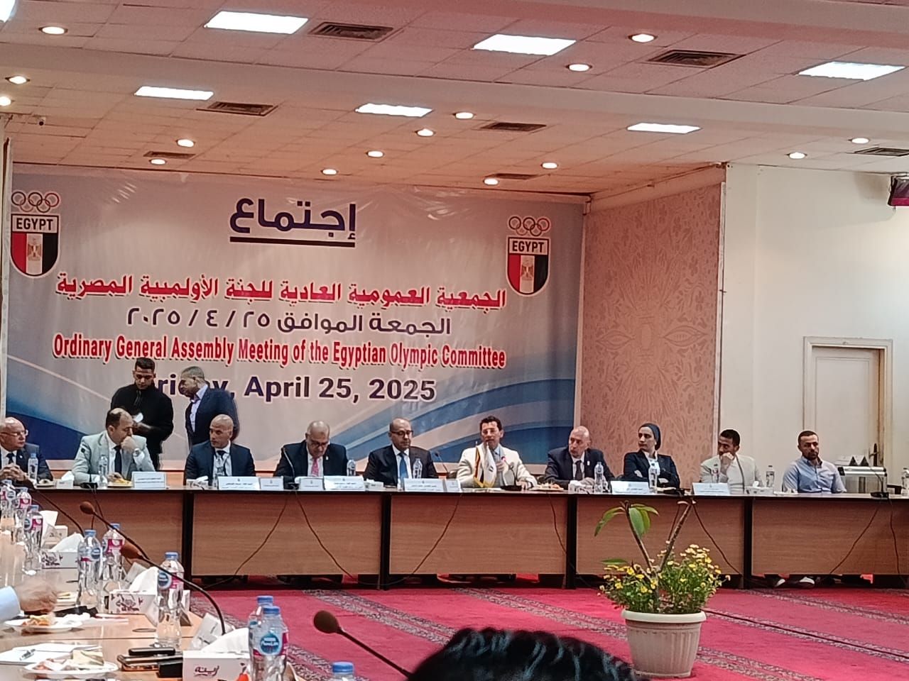 أشرف صبحى يجتمع بالاتحادات الرياضية قبل انطلاق الجمعية العمومية للجنة الأولمبية